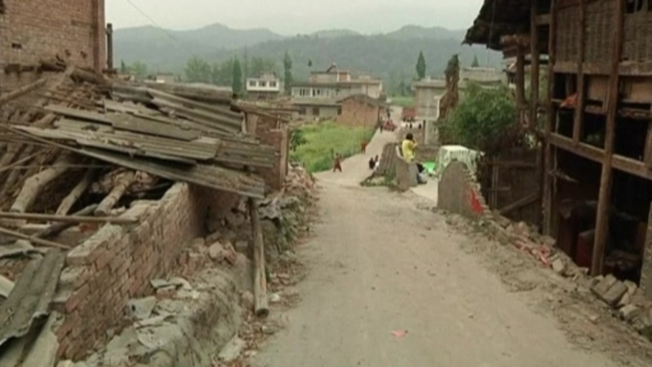Chinese say quake relief too little, too late