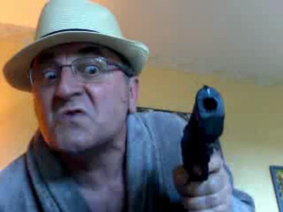 webcam_1366561492688=Gaffe j' mets ma menace a exécution ! Chef éxécution on met un S ?