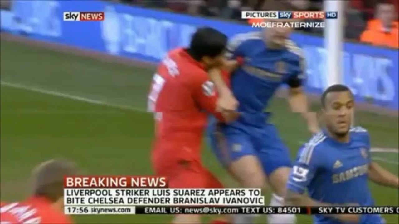 Luis Suarez mord le bras de Branislav Ivanovic