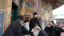 Parintele Justin Parvu dupa slujba la Manastirea Petru Voda, 21 Aprilie 2013