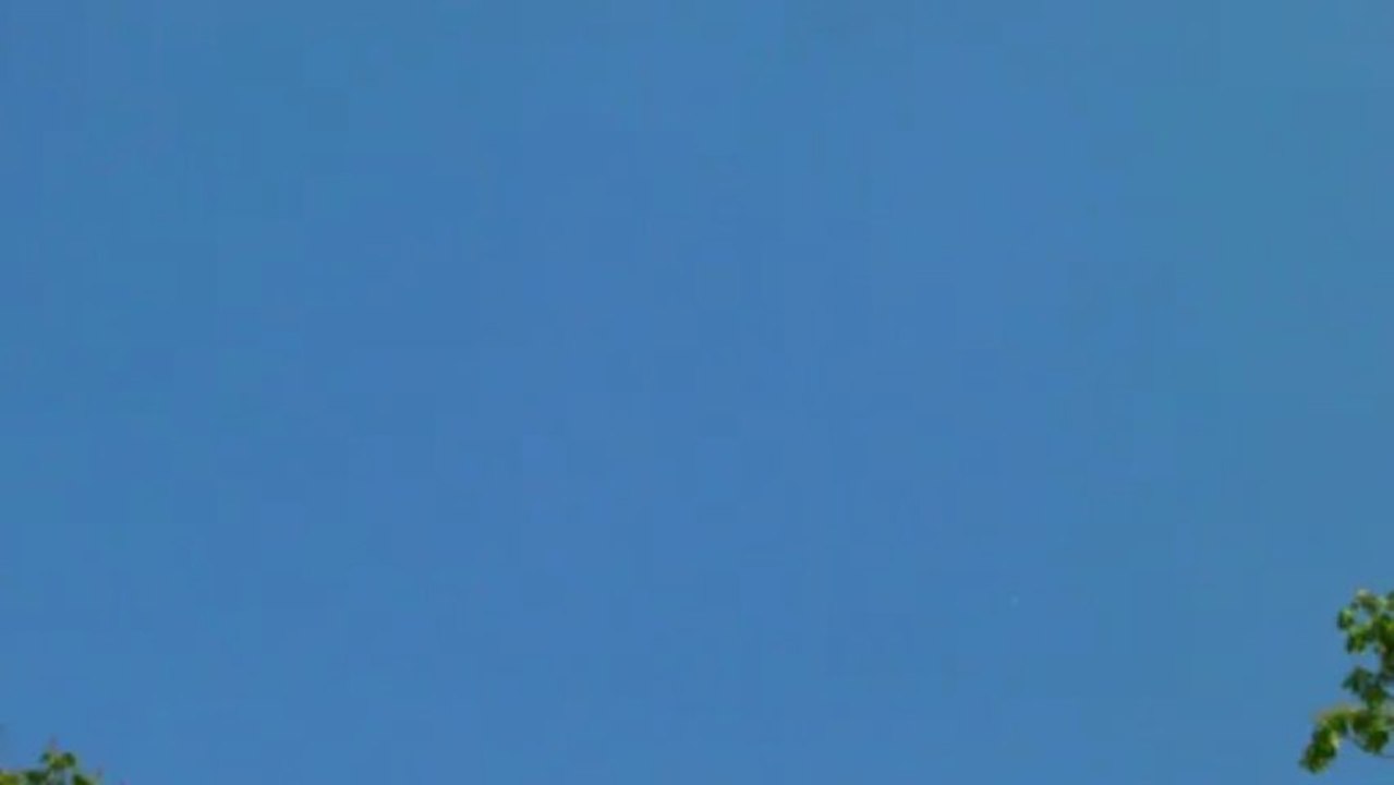 objet volant non identifié dans le ciel parisien. 21 avril 2013