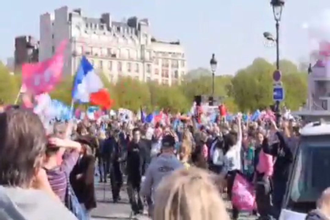 Eş cinsel evlilik karşıtları ve yandaşları gösteri yaptı