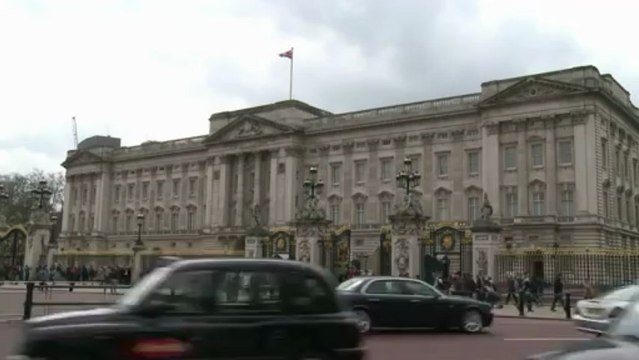 Gun salute in London marks Queen's 87 birthday