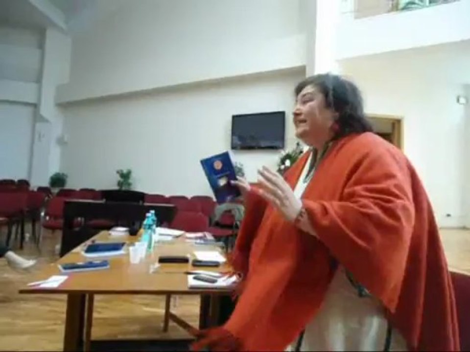 Actriţa Doina Ghiţescu, la o lansare de carte- Gânduri în amurg, de Silvia Gurău