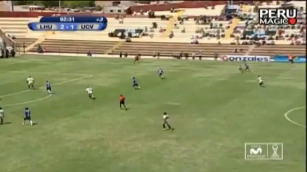 Irrer Jubel! Jean Tragodara macht den Limbo