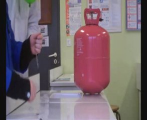 Pourquoi un ballon d'hélium s'élève dans l'atmosphère