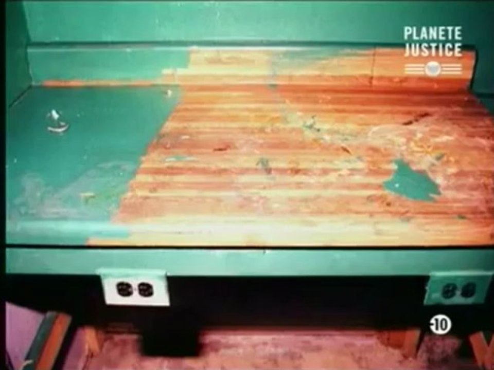Une jambe précieuse (  )