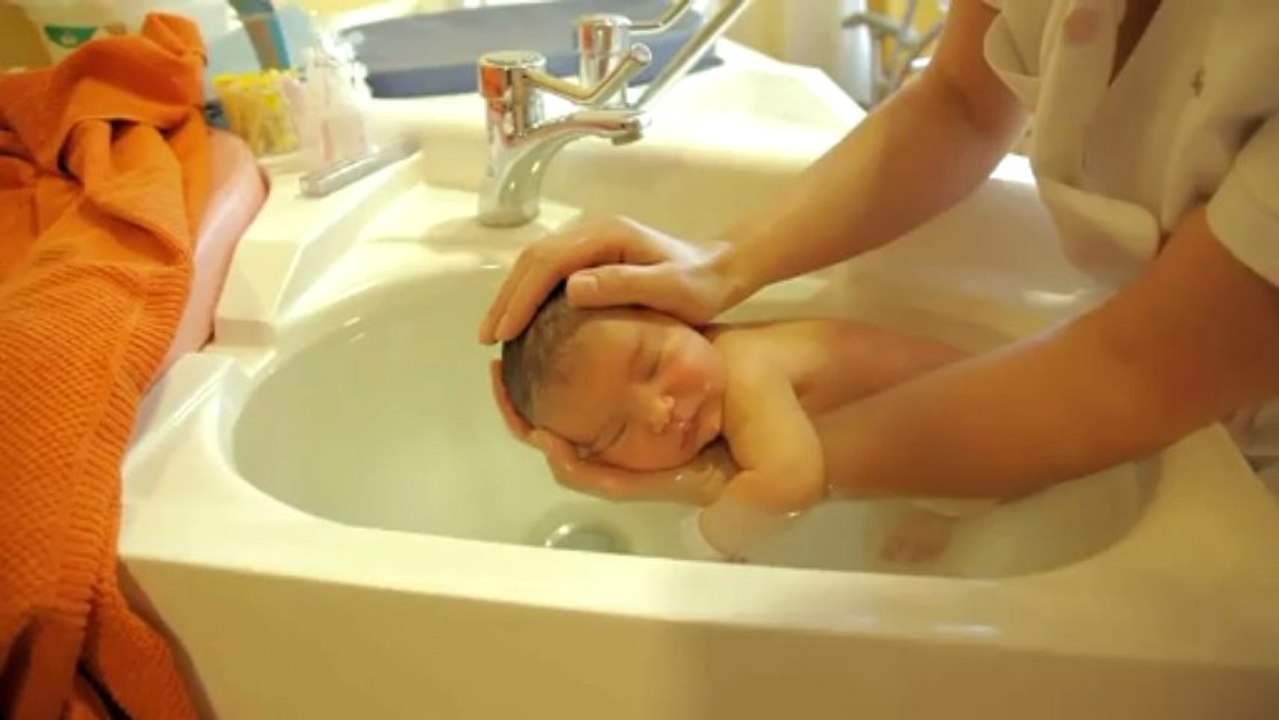 beby bath after birth