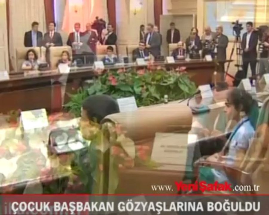 Çocuk Başbakan gözyaşlarına boğuldu
