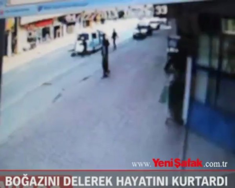 Boğazını delerek hayatını kurtardı!