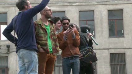 مصور فرنسي يزين مباني برلين