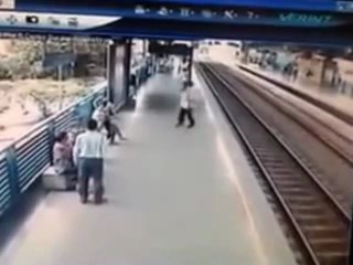 Policier sauve un suicide sur le quai d'une gare