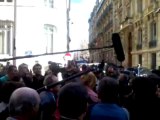 Frigide Barjot chahutée à la sortie de l'Assemblée nationale après le vote du 
