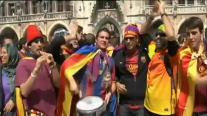 La afición azulgrana calienta el ambiente en la Marient Platz de Munich-