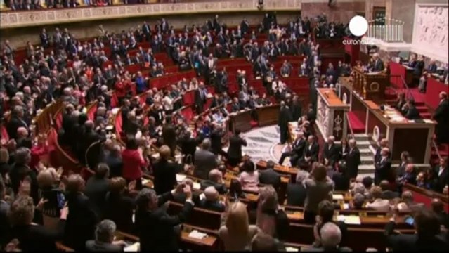 La Francia dice sì alle nozze gay, la protesta non si placa