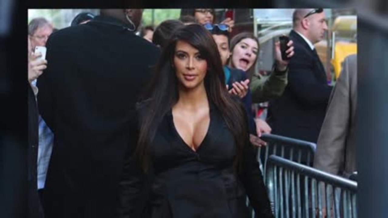 Kim zeigt oberweite