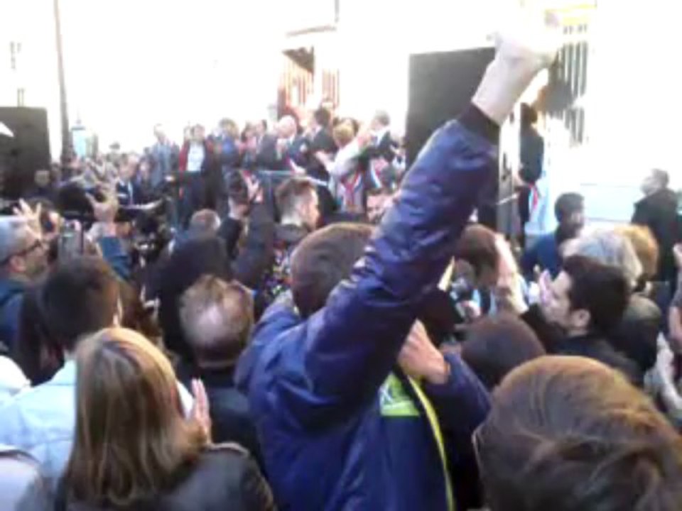 Le discours d'Erwann Binet devant la mairie du 4e