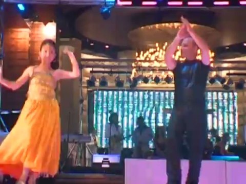 ריקוד כניסה בת מצווה עם החלפת תלבושות muzon.co.il