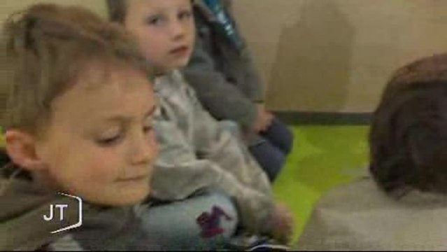 Des jeunes au Printemps du Livre (Montaigu)