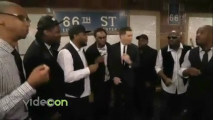 Show di Micheal Buble sotto la metropolitana di New York