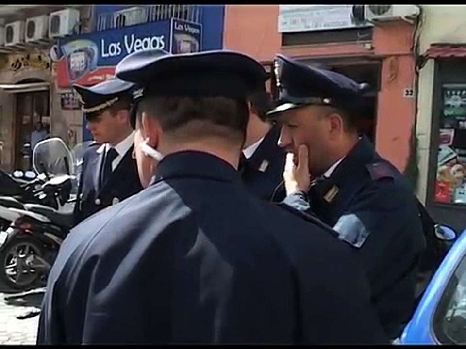 Napoli - Pregiudicato ucciso in piazza Sanità a colpi di pistola (28.04.13)