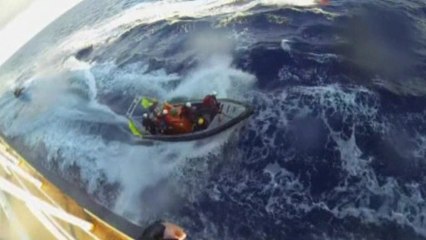 Footage captures Greenpeace activists boarding ship