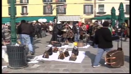 COMMERCANTI CONTRO I VU' CUMPRA'