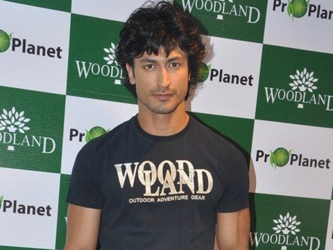 Vidyut Jamwal Unveils Woodlands Spring Summer Collection