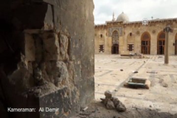 Tarihi Emevi Camisi yok oluyor