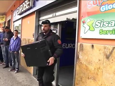 Napoli - Camorra e scommesse illegali a favore dei superboss in carcere 38 arresti -2- (22.04.13)