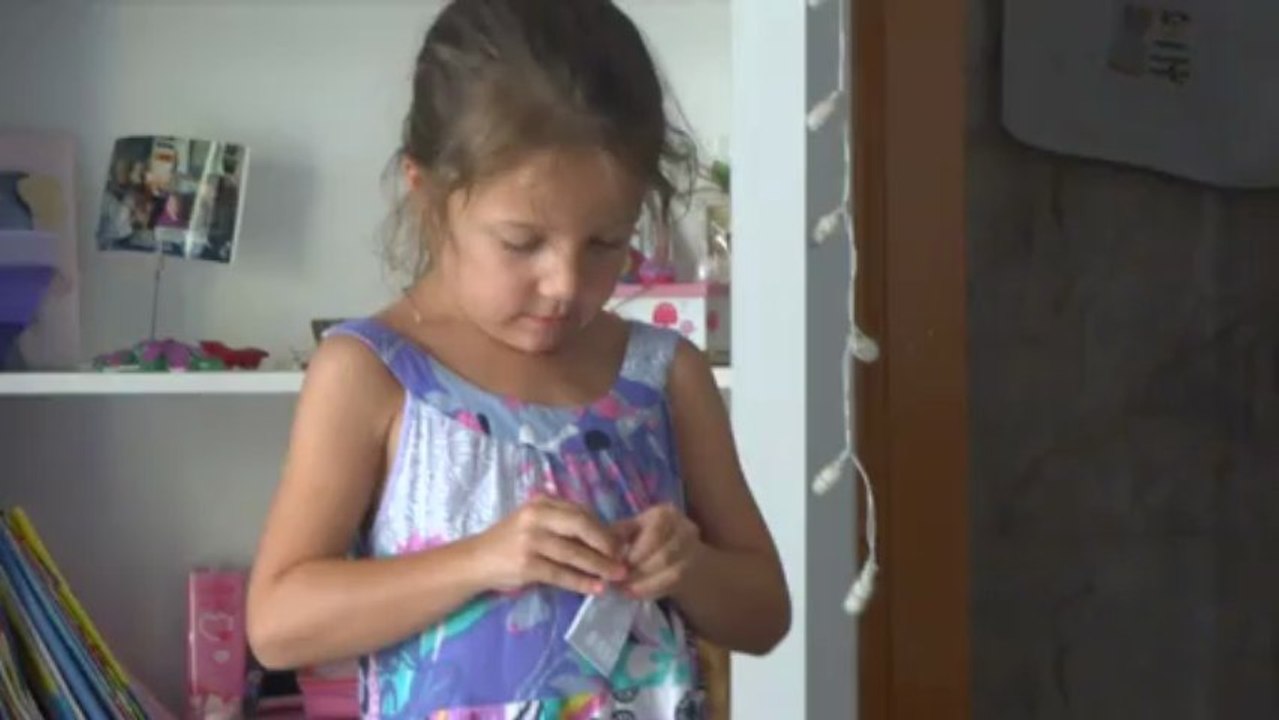 Manoa fait sa mosaique, parle de Koh Samui