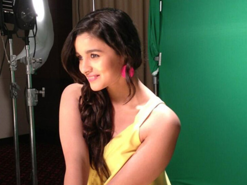 Alia Bhatts Peppy Photoshoot For Mayebelline