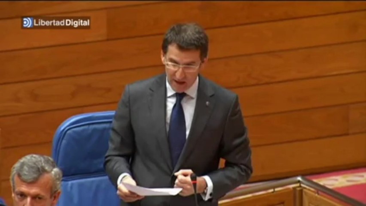 Beiras se encara con Feijóo y golpea su escaño: "Me voy, no hay Dios que lo aguante"
