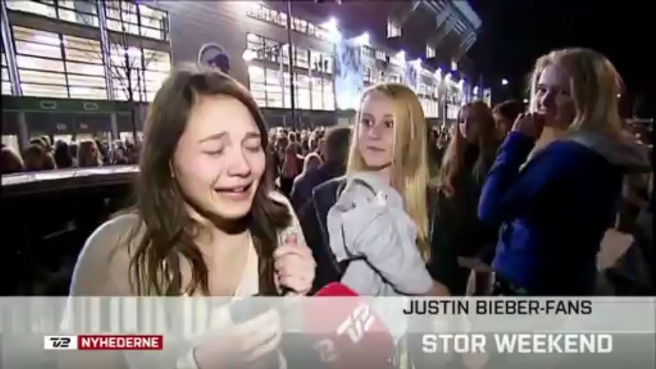 Une fan renifle la serviette de Justin Bieber