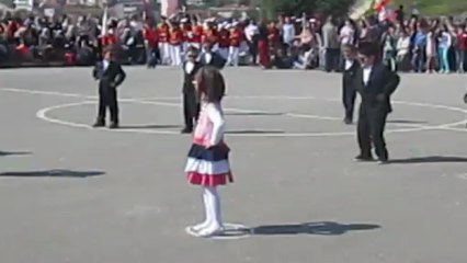 KIZIM ECRİN VE ANA SINIFINDAKİ ARKADAŞLARININ 23 NİSAN  GÖSTERİSİ