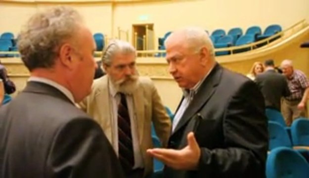 Spionandu-i pe Virgil Magureanu si Ioan Talpes la conferinta lui Larry Watts de la BCU