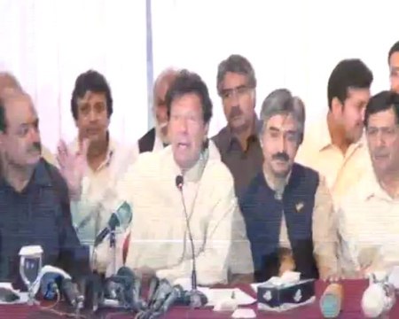 Imran Khan in Avari Hotel with Nazim & Naib Nazim of Lahore.