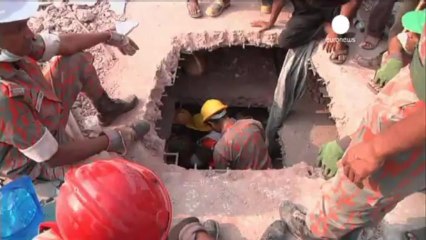 Bangladeş'te çöken binada bilanço ağırlaşıyor