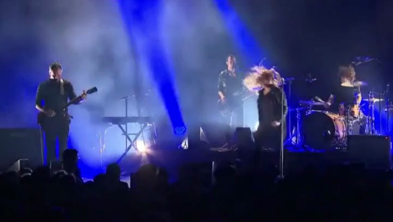 Izia - I Hate You (LIVE) (2012)