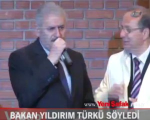 Bakan Yıldırım türkü söyledi