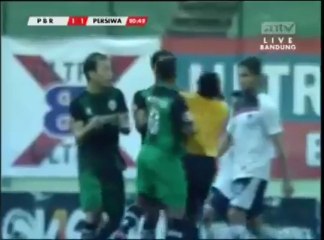Un Futbolista indonesio golpea a un árbitro y es sancionado de por vida