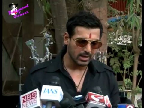 John Abraham promotes ''Shootout At Wadala'' on the set of ''Bade Achhe Lagte Hai''