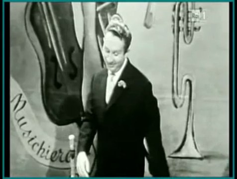 - Le grand Charles TRENET chante : Le Piano de la plage