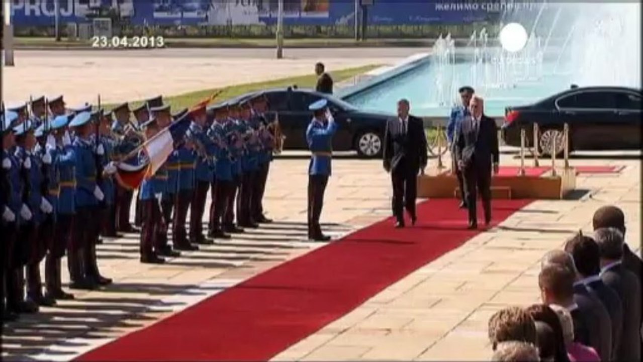 Serbian President kneels for forgiveness over Srebrenica...