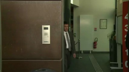 Corse: Valls demande l'aide de la population