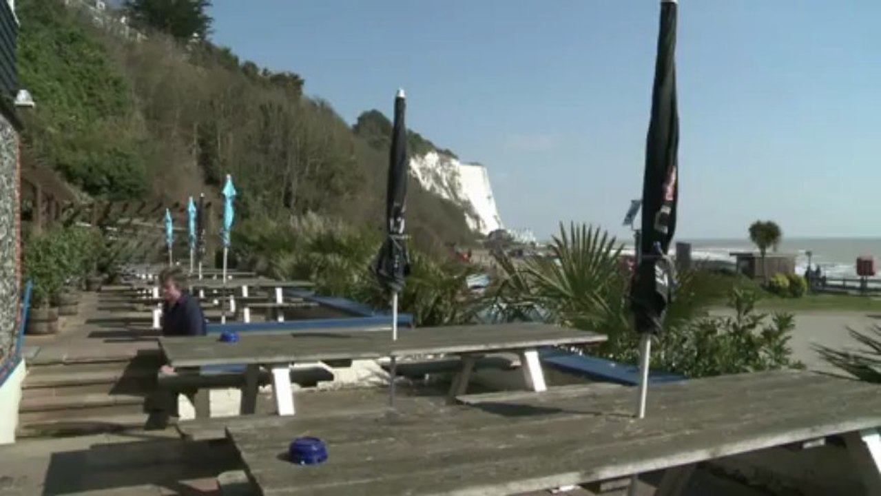 Gallisches Dorf: Englischer Kanal-Ort in der Handynetz-Falle