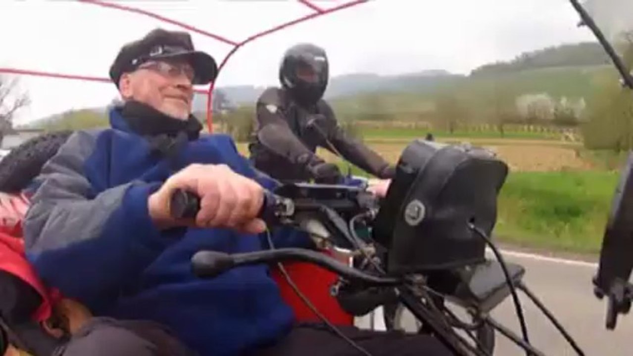 SWR Mediathek - Mit dem Moped nach Wladiwostok