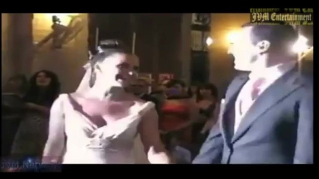 Novia sorprende a novio, en plena boda le canta; Quiéreme - YouTube
