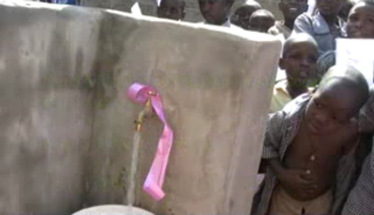Arrivée d'eau à l'école de Paouignan 2013