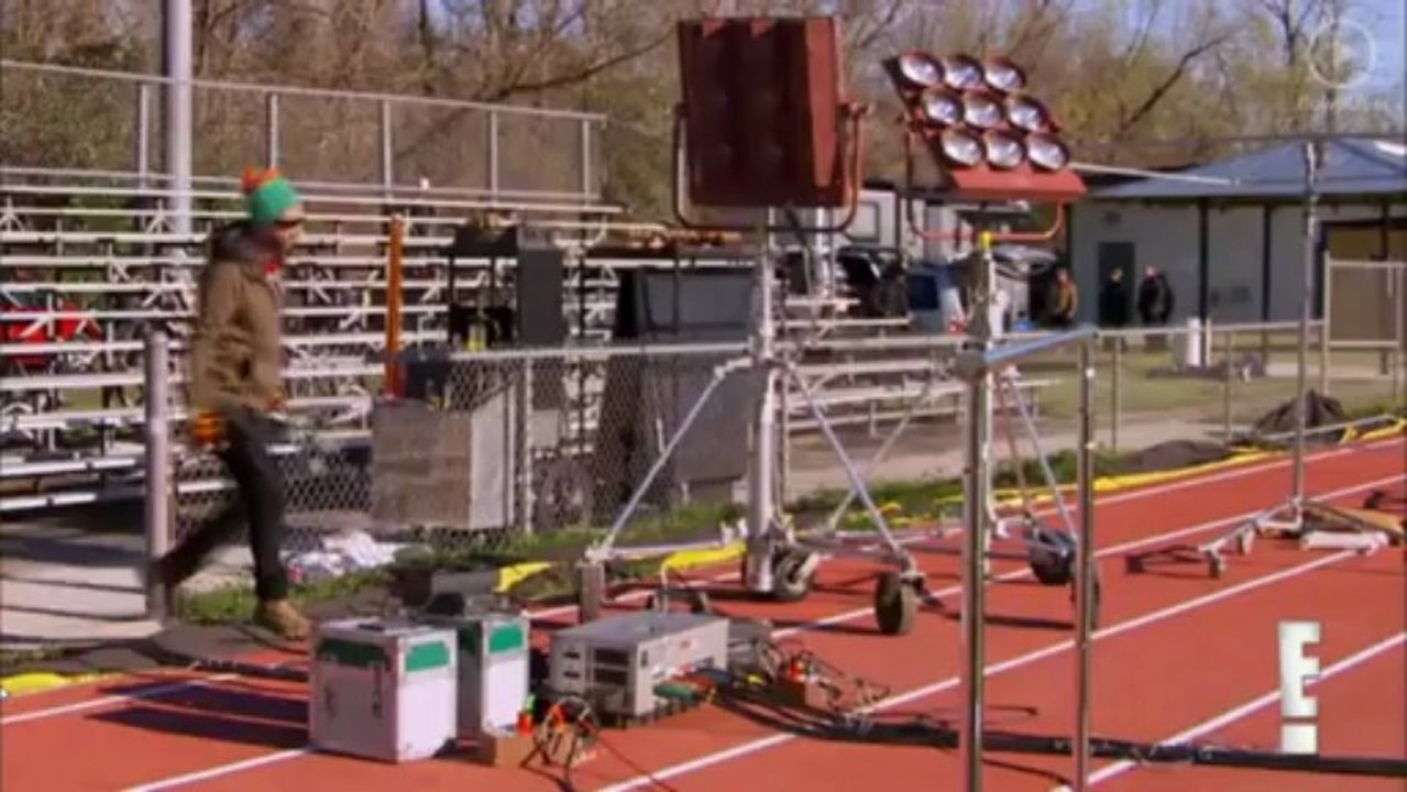 Married To Jonas Preview : Kevin Jonas Goes AWOL on "Pom Poms" shoot